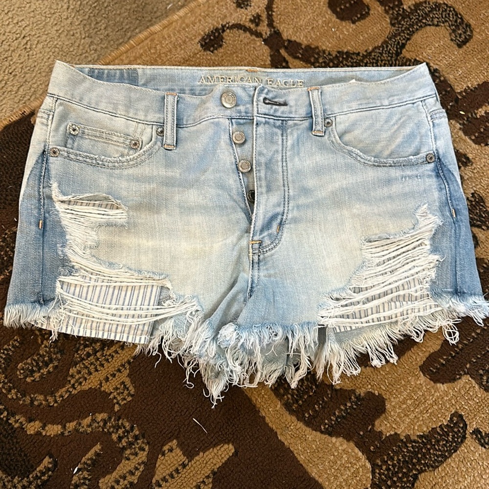 Size 6 American Eagle shorts